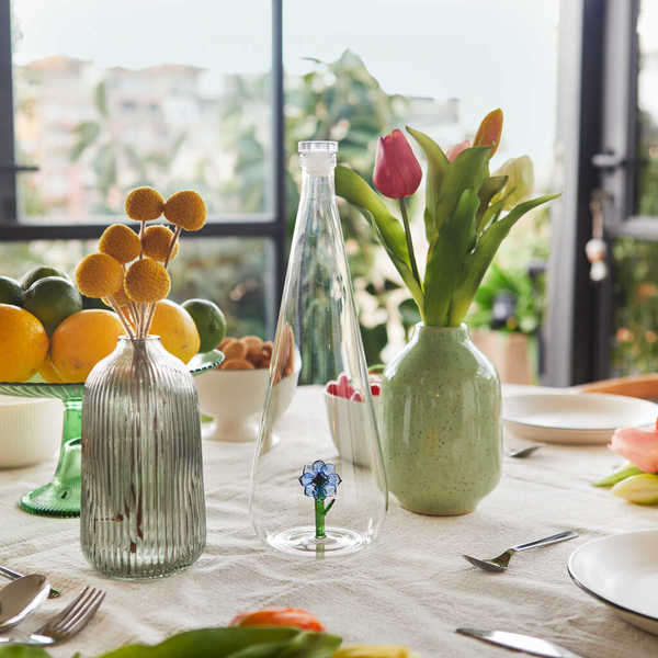 alvi - Botanical Anemone Balvi Flasche Botanical Anemone Blau Farbe Handgemacht aus Borosilikatglas