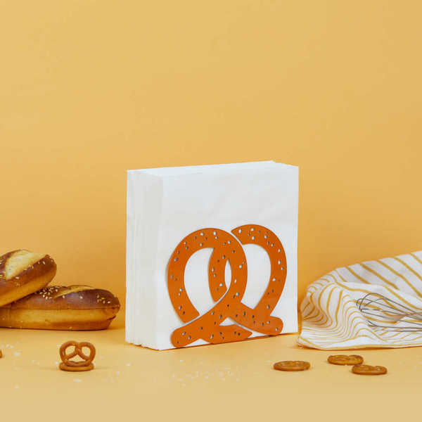 alvi - Pretzel Balvi Serviertenständer Pretzel Braun Farbe Originelles Design in Form einer Brezel M