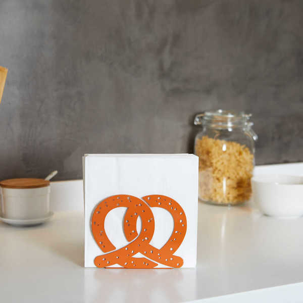 alvi - Pretzel Balvi Serviertenständer Pretzel Braun Farbe Originelles Design in Form einer Brezel M