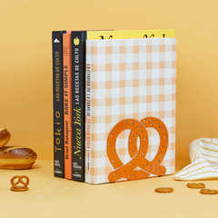 Balvi - Pretzel Balvi Bookend Pretzel Brown colour Original pretzel design Metal