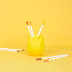 Balvi - Tulip Balvi Porta matite Tulip Colore giallo Design originale a forma di tulipano Plastica