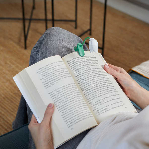 alvi - Tulip Balvi Book light Tulip White colour Tulip-shaped lamp with clip and flexible arm for re