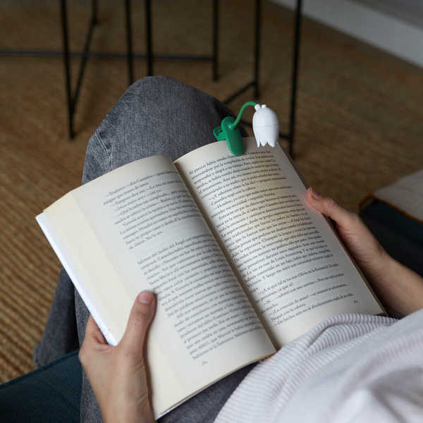 alvi - Tulip Balvi Book light Tulip White colour Tulip-shaped lamp with clip and flexible arm for re