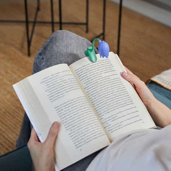 alvi - Tulip Balvi Book light Tulip Lilac colour Tulip-shaped lamp with clip and flexible arm for re