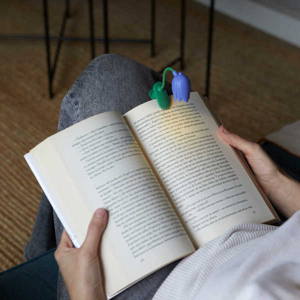 alvi - Tulip Balvi Book light Tulip Lilac colour Tulip-shaped lamp with clip and flexible arm for re