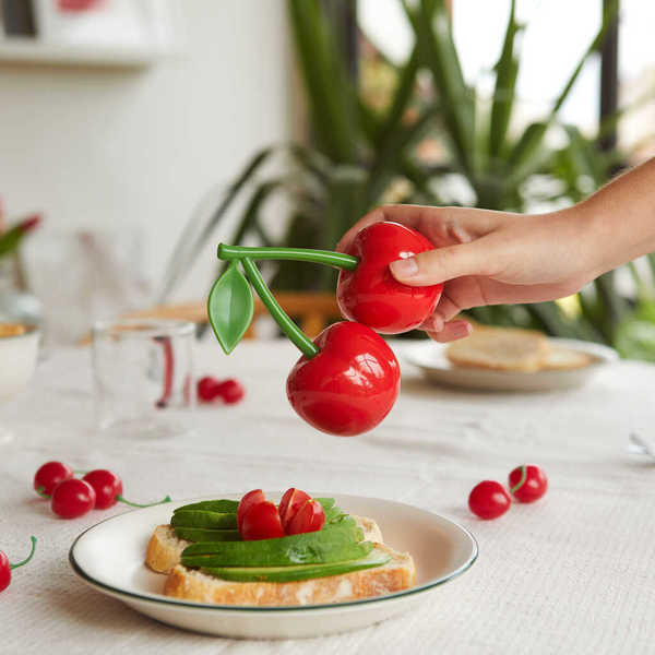 Balvi - Cherry Balvi Set sale & pepe Cherry Colore rosso Set a forma di ciliegia Plastica
