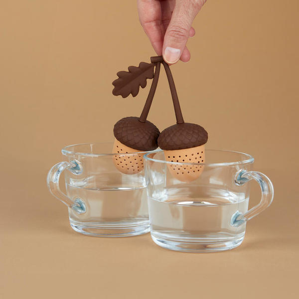 Balvi Teesieb Acorn Braun Farbe Doppeltes Tee-Ei mit Eichel-Design Silikon