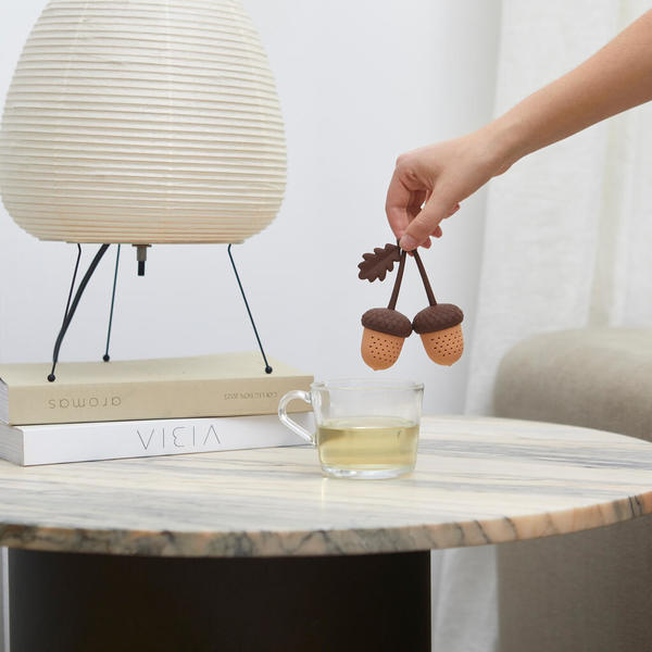 Balvi Teesieb Acorn Braun Farbe Doppeltes Tee-Ei mit Eichel-Design Silikon