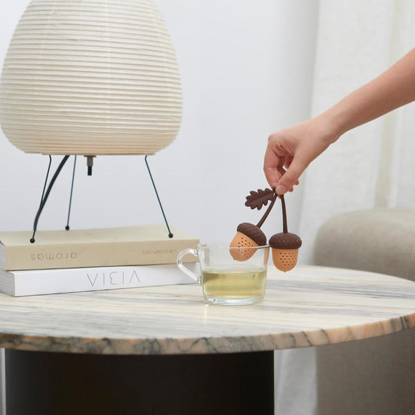 Balvi Teesieb Acorn Braun Farbe Doppeltes Tee-Ei mit Eichel-Design Silikon