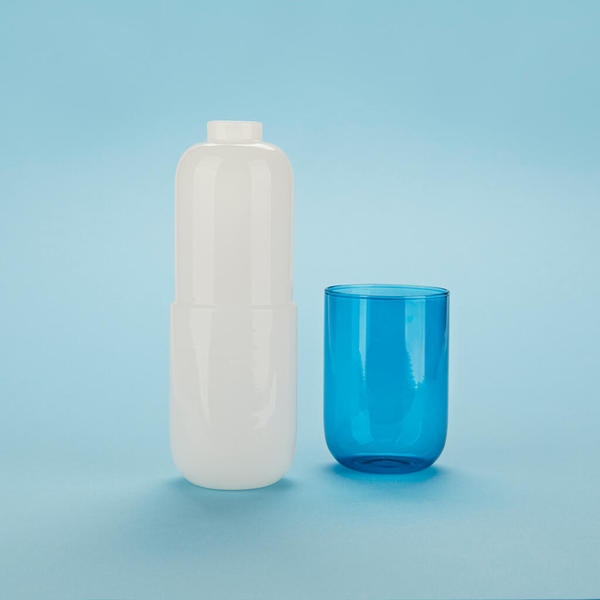 Balvi Botella & Vaso Water Pill Color blanco/azul Una píldora para calmar la sed Vidrio 550ml