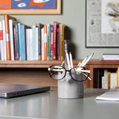 alvi Portalápices & soporte gafas Nosy Buddy Cat Color gris Organizador de escritorio 2 en 1 Cerámic