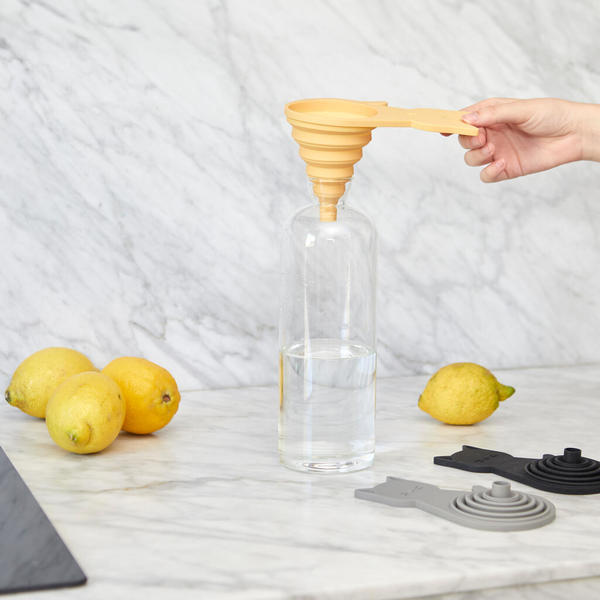 Balvi Entonnoir Meow Couleur orange Pliable, aimanté et en forme de chat Silicone