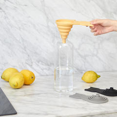 Balvi Embudo Meow Color naranja Plegable e imantado, con forma de gato Silicona