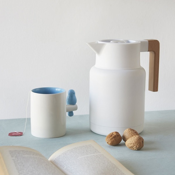 alvi Termo Home Color blanco 1,3L Cierre hermético Botón abrefácil Con asa de madera Inox/maderaBEBI