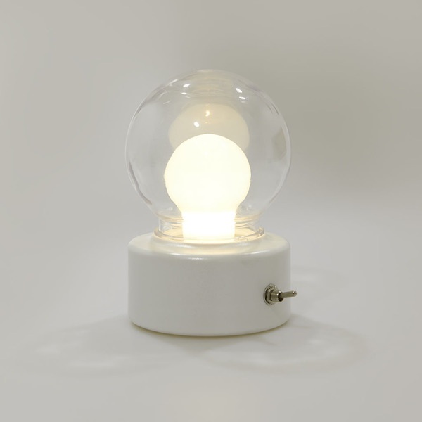 alvi Luce Bulb Colore bianco magnetico con maniglia integrata luce calda Plastica ABS/PETADATTABILE