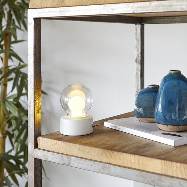 alvi Luce Bulb Colore bianco magnetico con maniglia integrata luce calda Plastica ABS/PETADATTABILE