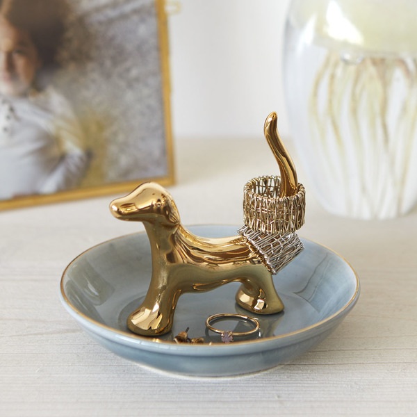 alvi Porta anillos Bassotto Color dorado Decora tu dormitorio con este original anillero en forma de