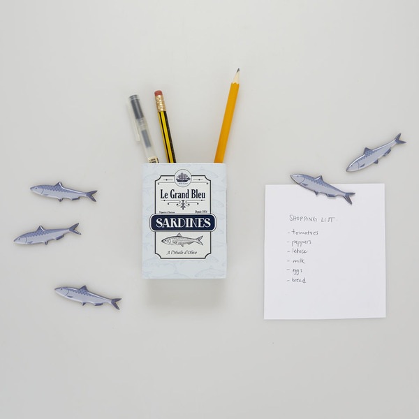 alvi Portalápices magnético Sardines Color blanco Bote con diseño de lata de sardinas con imán para