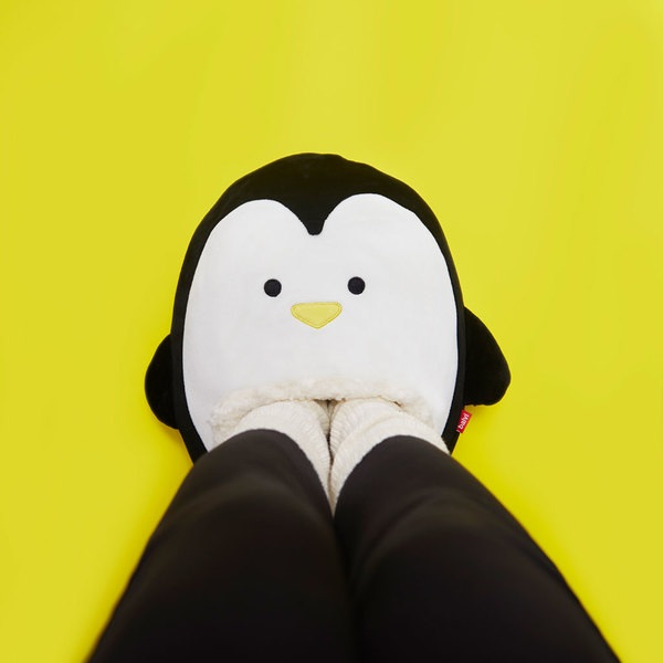 alvi Calienta pies Pingu Color negro Mantén calientes tus pies Bolsa suave y cómoda con diseño diver
