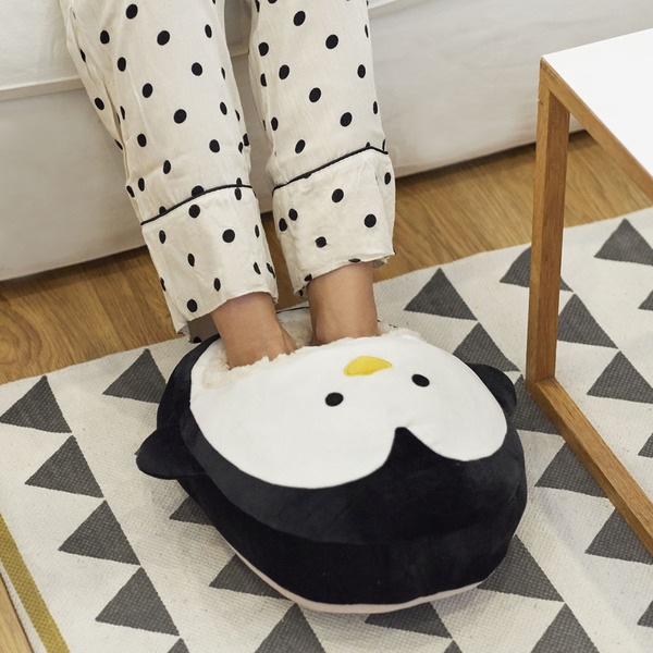alvi Calienta pies Pingu Color negro Mantén calientes tus pies Bolsa suave y cómoda con diseño diver