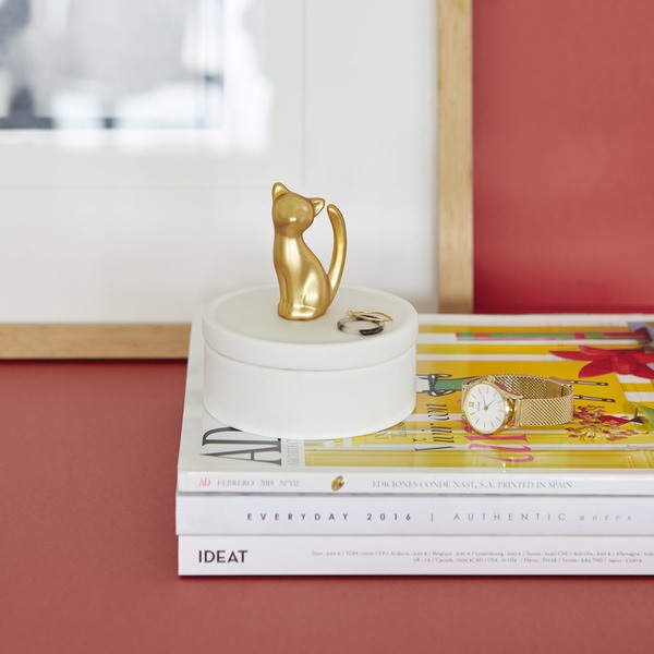 alvi Jewellery box Kitten Matte white and gold colour ceramic box with lid and a cat figurine Porcel