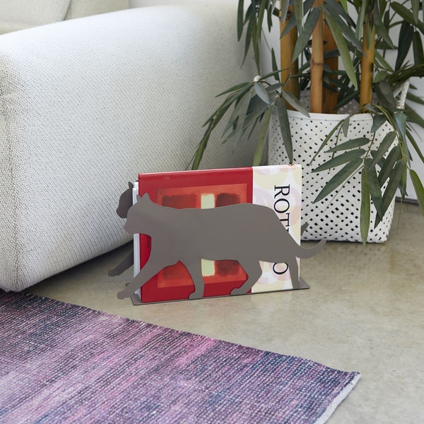 Balvi Revistero Feline Color gris Práctico y decorativo en forma de gato Hierro 21,5 cm