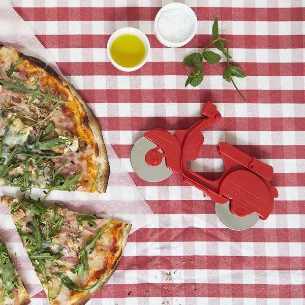Balvi Pizzaschneider Scooter Farbe Rot ABS-Kunststoff/EdelstahlLUSTIGES DESIGN
