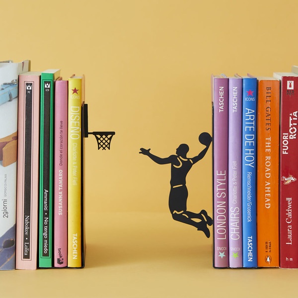 alvi Buchstütze Slum Dunk Farbe Schwarz Buchstütze für das Bücherregal in Form eines Basketballspiel