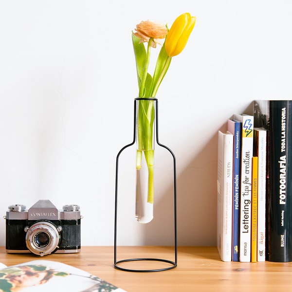 alvi Florero Bottle Silhouette Color negro Jarrón decorativo de vidrio y metal Florero original form
