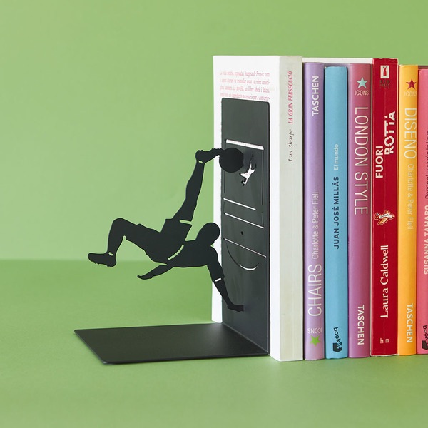 alvi Buchstütze Bicycle Kick Farbe Schwarz Buchstütze für Ihre Bücher im Regal in Form eines Fußball