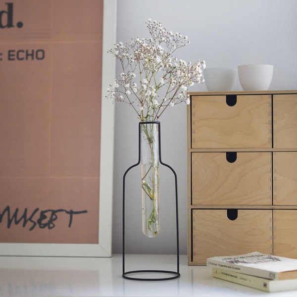 alvi Florero Bottle Silhouette Color negro Jarrón decorativo de vidrio y metal Florero original form