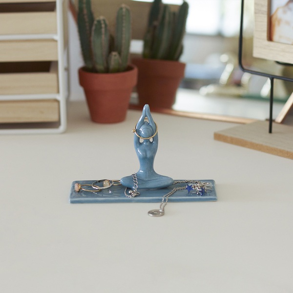 alvi Porta anillos Asana Color Azul Un soporte diferente para almacenar tus joyas, con un diseño úni