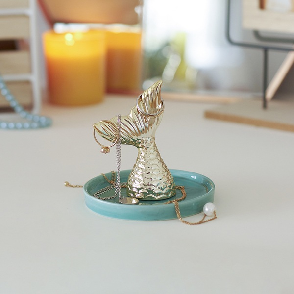 alvi Porta anillos Nayade Color Dorado Un soporte diferente para almacenar tus joyas, con un diseño