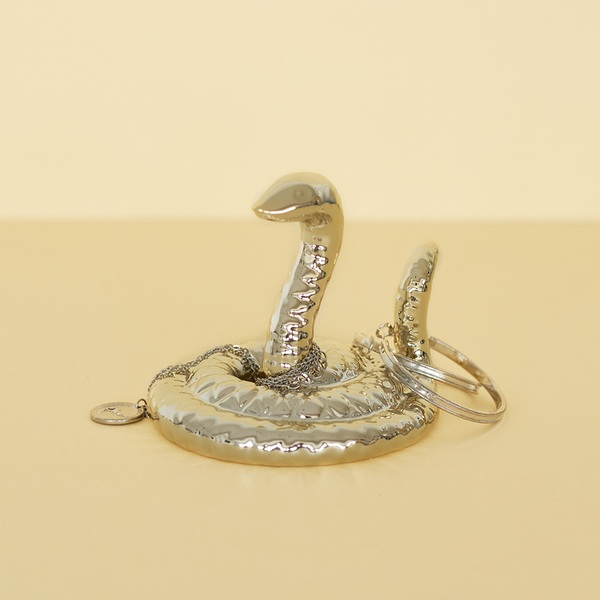 alvi Porta anillos Ureus Color Dorado Un soporte diferente para almacenar tus joyas, con un diseño ú