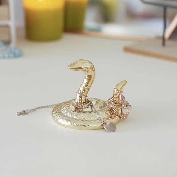 alvi Porta anillos Ureus Color Dorado Un soporte diferente para almacenar tus joyas, con un diseño ú
