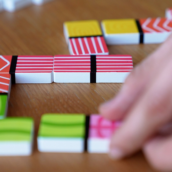 alvi Jeu de dominos Domigiri Jeu des dominos classique avec un design original inspiré des Sushis Bo