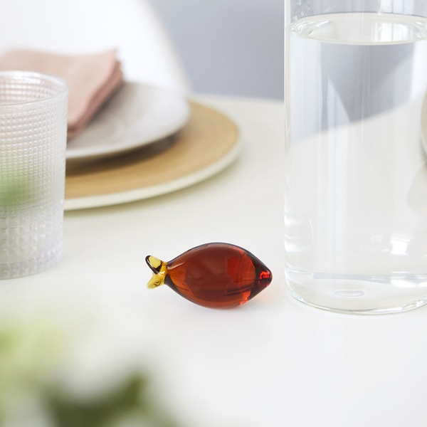 Balvi Botella de agua Gourami Color ámbar Con Tapón en Forma de Pez 1