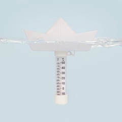 Balvi Pool-Thermometer Paper Boat Farbe Weiß Schwimmendes Origami-Boot Kunststoff 15 x 16 cm