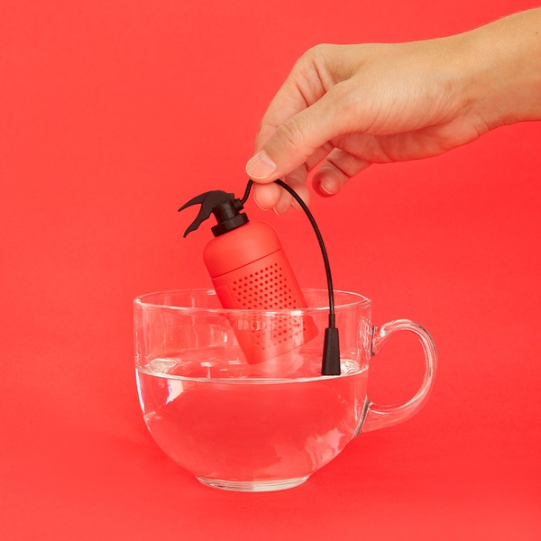 Balvi Infuseur thé ExtTEAnguisher Couleur Rouge Représente un extincteur Silicone
