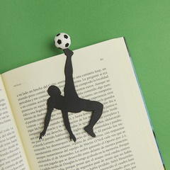 Balvi Marcapáginas Bicycle Kick Color Negro/blanco Inspirado en el deporte fútbol Plástico
