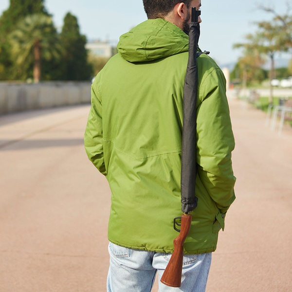 Con forma de rifle