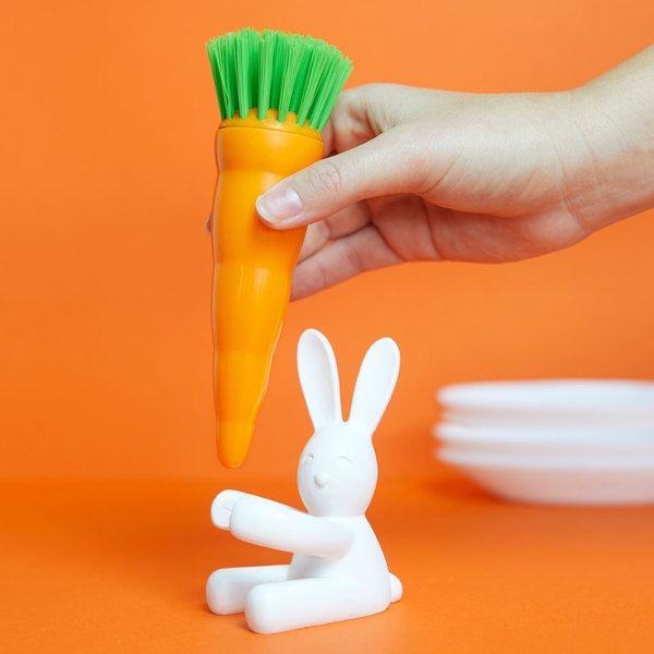 Balvi Spülbürste Bunny Bürste in Form einer Karotte und Halter in Form eines Kaninchens
