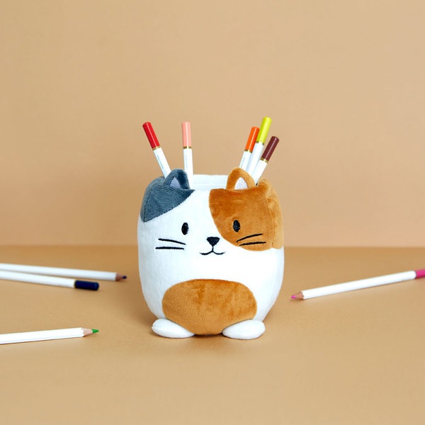alvi Pot à crayons Fluffy Kitty Calico Couleur blanc, marron et gris Chat tricolore En peluche douce