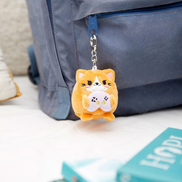 Balvi Llavero Fluffy Kawaii Gamer Color naranja Gato jugador de videojuegos Suave y esponjoso Nylon
