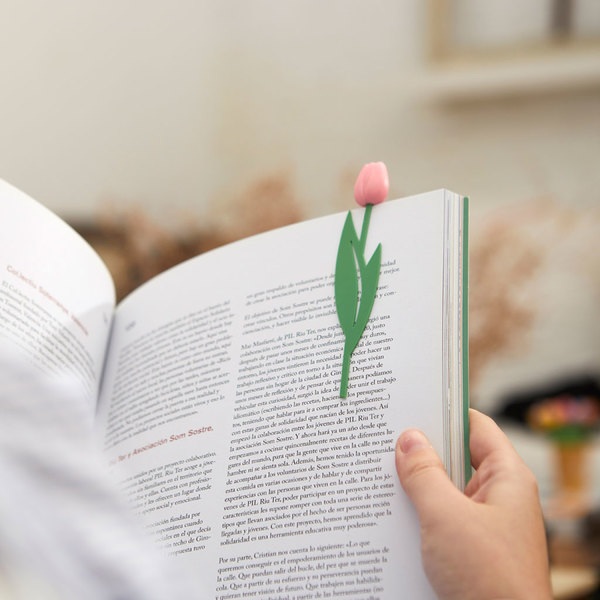 alvi, Lesezeichen Tulip Farbe Rosa Buchzeichen in Form einer farbigen Tulpe, dünn mit biegbarem Stie