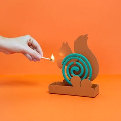 alvi Support spirale anti-moustique Squirrel Couleur marron Inclut la base pour récupérer les cendre