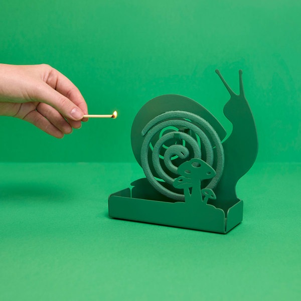 Balvi Soporte espiral mosquitos Snail Color verde Incluye base para los residuos Metal