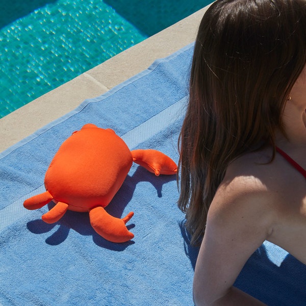 Balvi Cojín veraniego Summer Crab Color rojo Almohada en forma de cangrejo Poliéster
