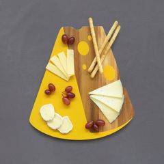 Balvi Tabla queso Maasdam Color Marrón, Amarillo Diseño de cuña de queso Madera 1,8x28x30 cm