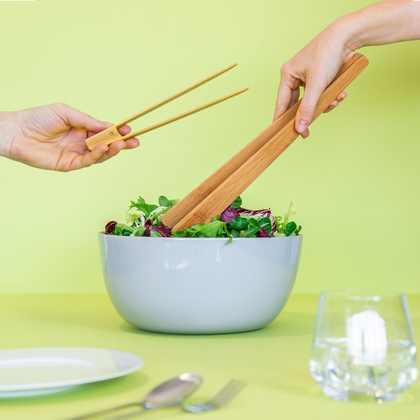 Bamboo tongs ideal for pulling out toasts from the toaster